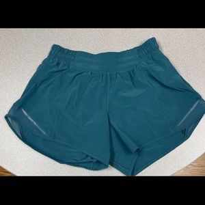 New! Lululemon teal Hottie hot shorts low-rise sizes 6 with 4” inseam